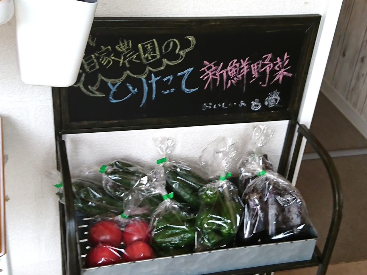 Cafe Hanaでは自家製新鮮な野菜も販売しています