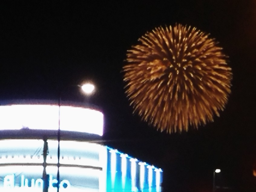 コープみらい日野駅前店付近で撮影した立川花火大会の花火