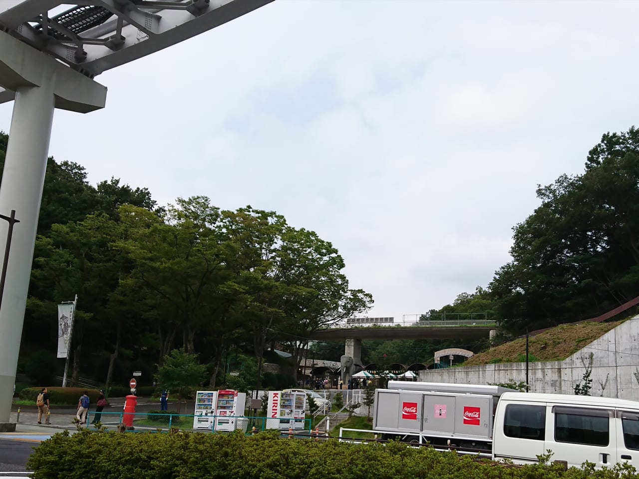 日野市 多摩動物園で8月25日サイ担当のベテラン飼育員さんが亡くなり
