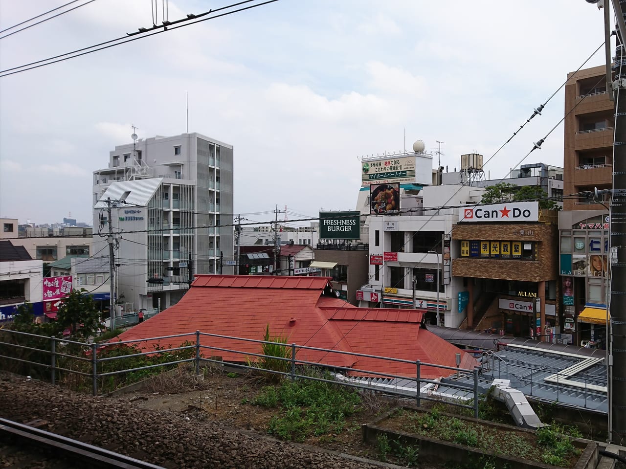 JR中央線の日野駅のホームからの眺め