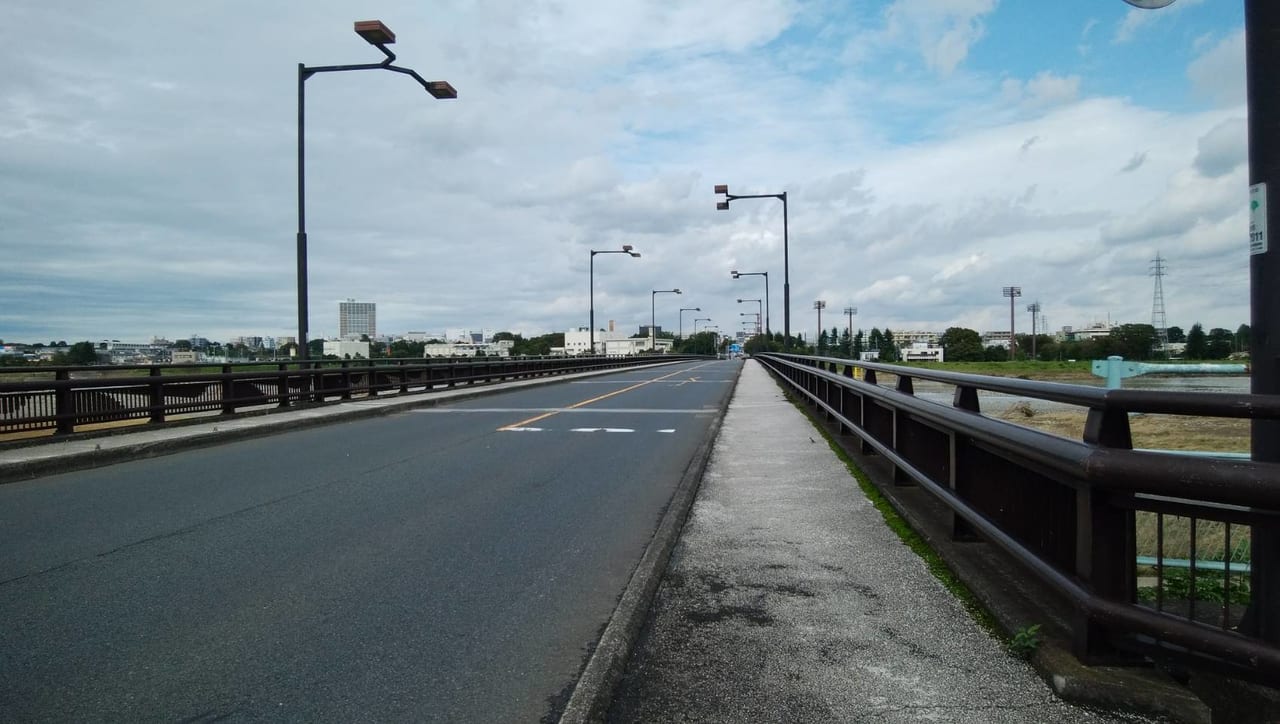 台風19号の影響で通行止めしている日野橋