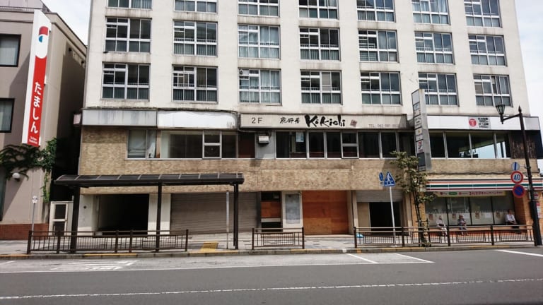 豊田駅北口にある建て替え予定のビル