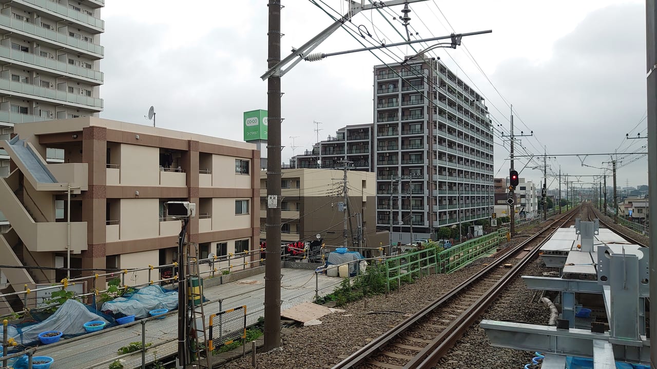 日野駅のホームから見えるコープ
