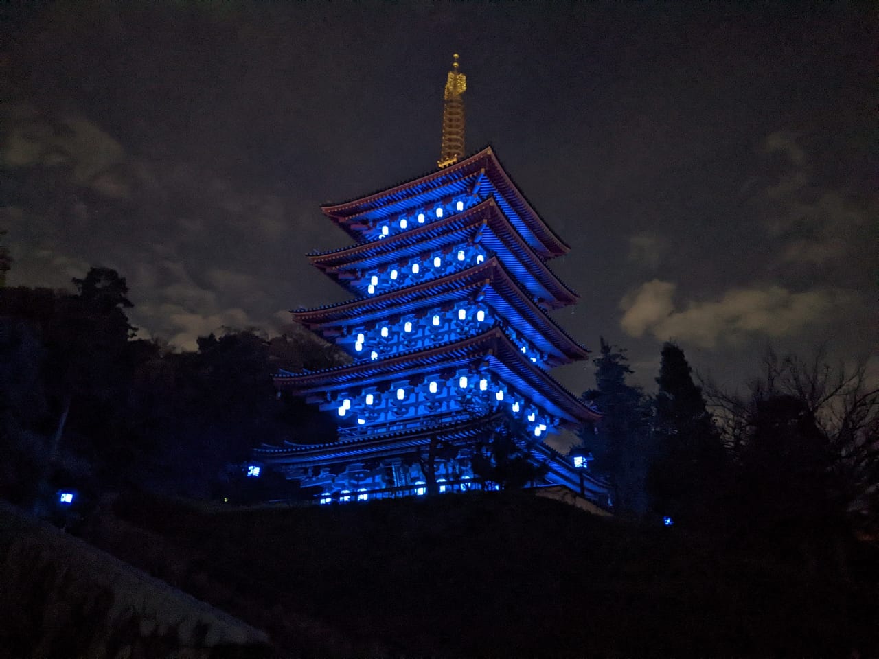 高幡不動ブルーライトアップ