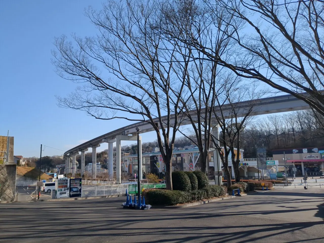 多摩モノレール　多摩動物公園