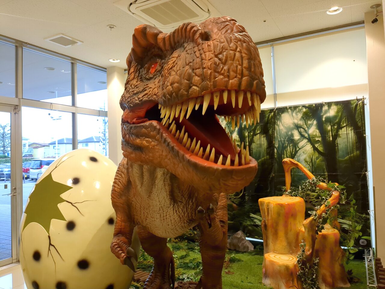 ティラノサウルス アルプス日野店